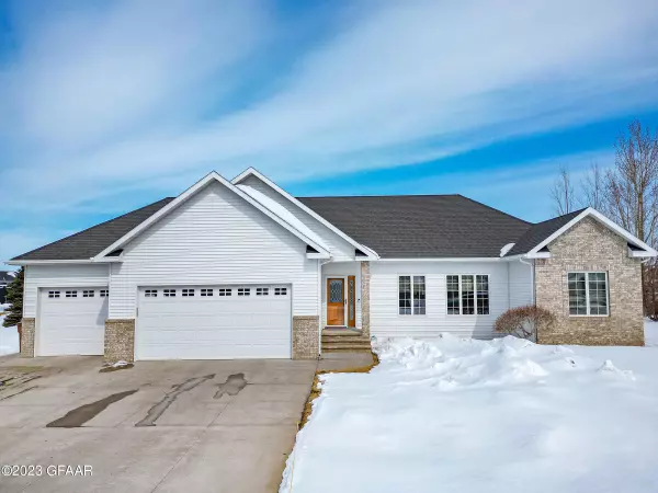 612 PARK DR, Thompson, ND 58278
