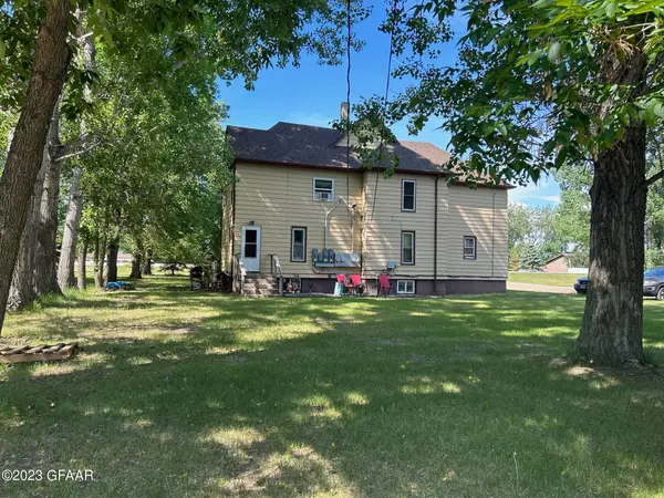 500 FRONT ST E, Larimore, ND 58251