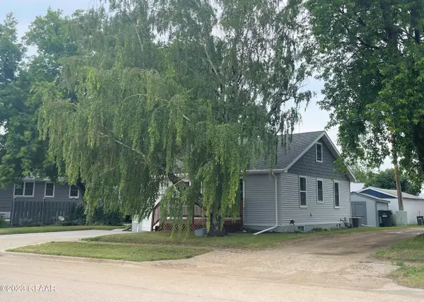 Cavalier, ND 58220,102 BOUNDARY RD E