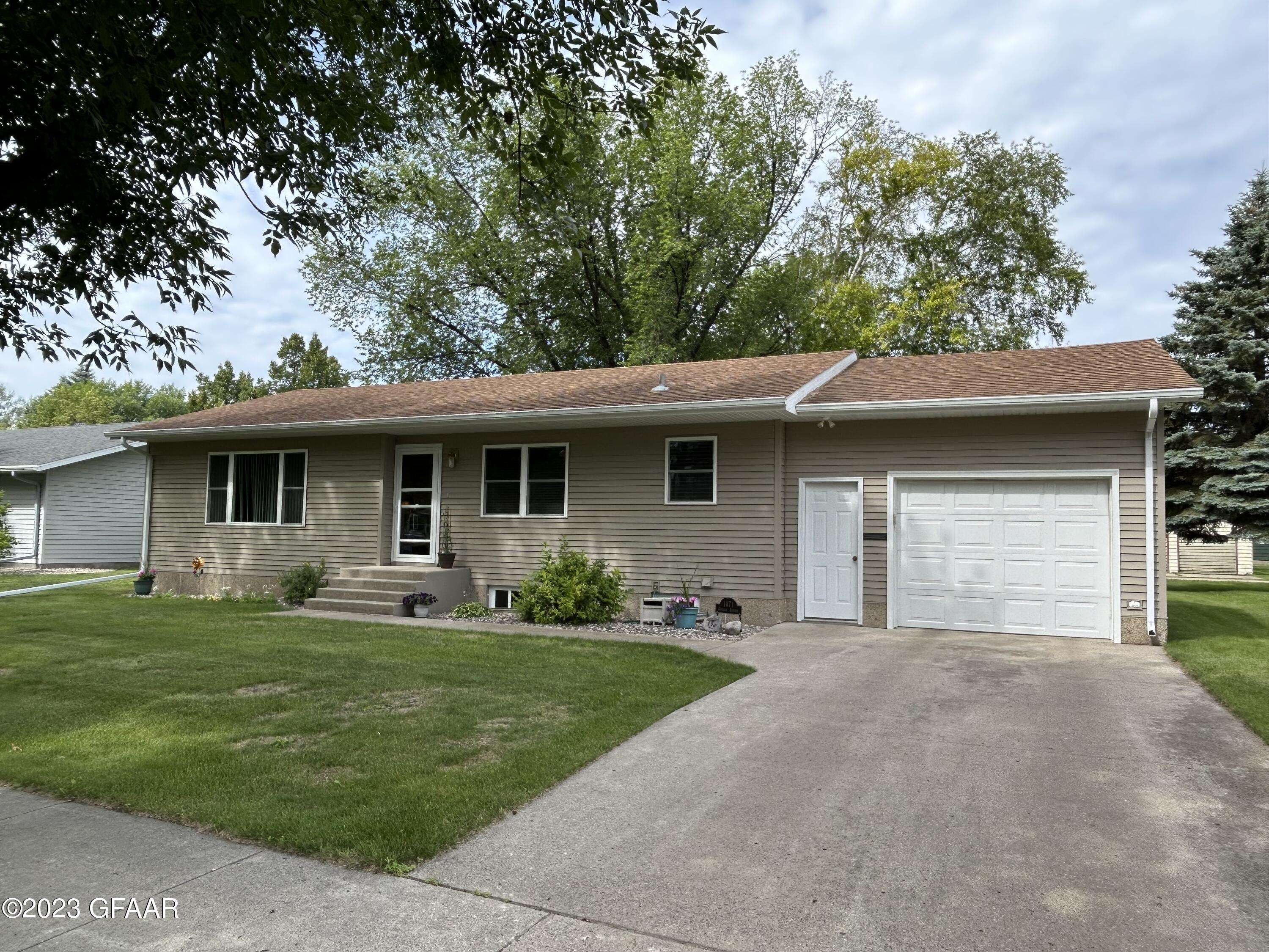 Grafton, ND 58237,1471 GRIGGS AVE