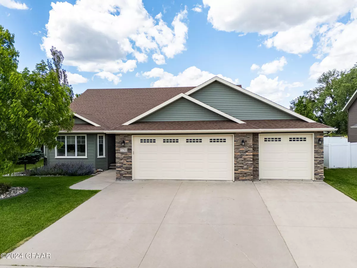 Grand Forks, ND 58201,5790 W PRAIRIEWOOD DR