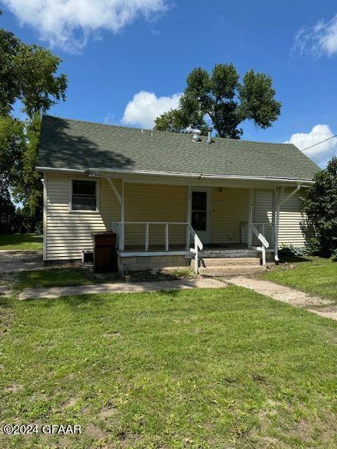 723 W 4TH ST, Larimore, ND 58251