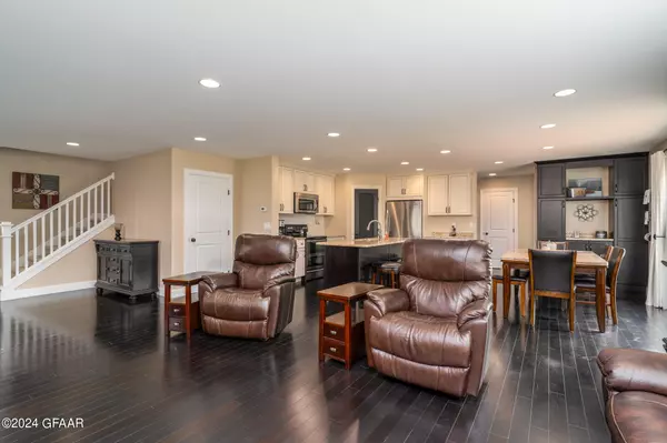 Grand Forks, ND 58201,451 55TH AVE S