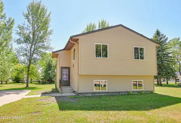 810 2ND ST, Portland, ND 58274