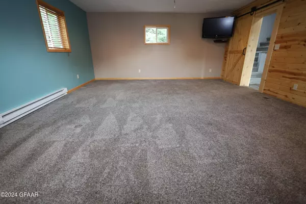 Hillsboro, ND 58045,120 2ND ST NW