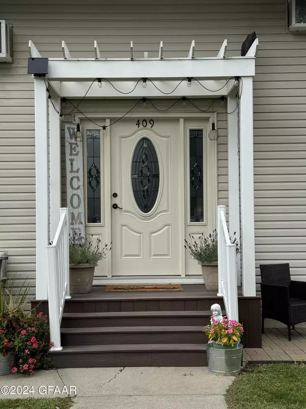 Hope, ND 58046,409 STEELE AVE