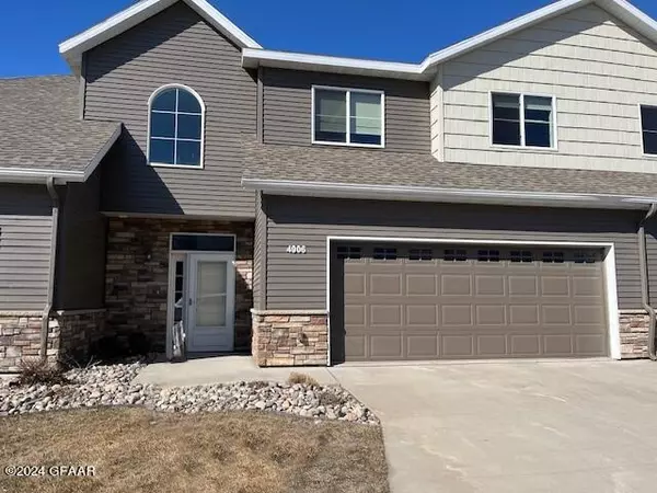 4906 CURT CIR, Grand Forks, ND 58201