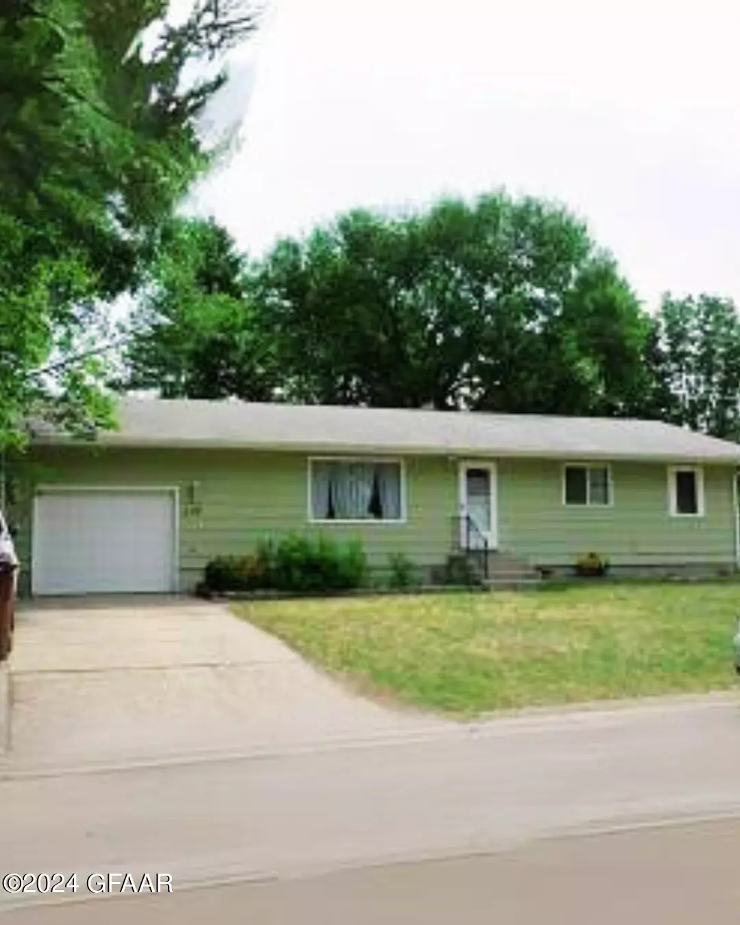 Larimore, ND 58251,112 EASTVIEW DR