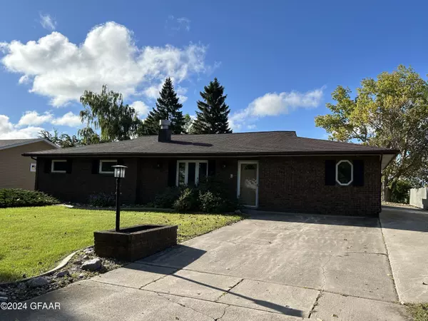 728 E 10TH ST, Grafton, ND 58237