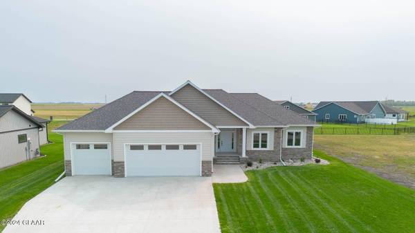 5975 SYLVIA CIR, Grand Forks, ND 58201