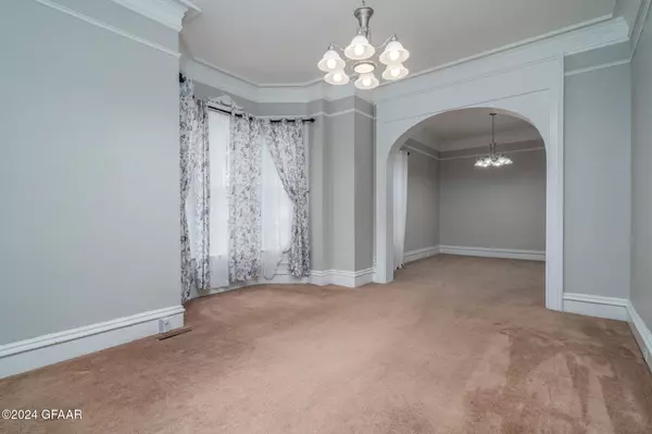 Grand Forks, ND 58201,601 5TH ST S