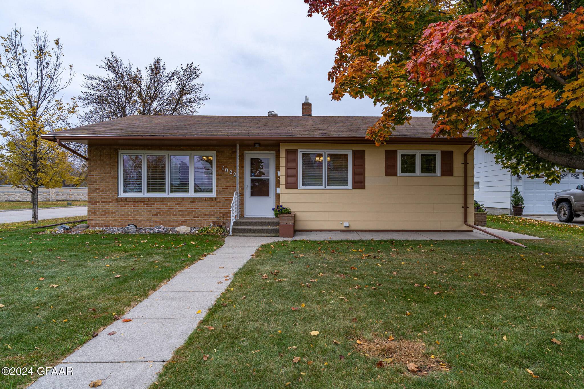 1022 GREENWOOD DR SE, East Grand Forks, MN 56721