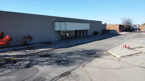 Grand Forks, ND 58201,2800 S COLUMBIA RD