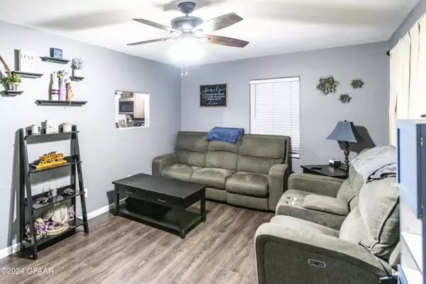 Grand Forks, ND 58201,1421 OAK ST