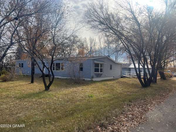 2495 9TH AVE NE, Emerado, ND 58228