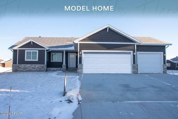 396 HUMMEL CT, Grand Forks, ND 58201