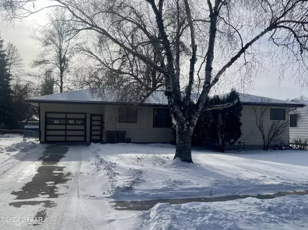 823 18TH ST NW, East Grand Forks, MN 56721