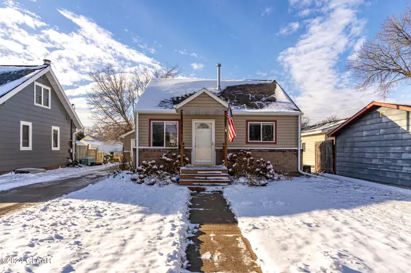 1318 LINDEN CT, Grand Forks, ND 58201