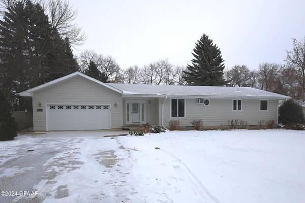 5005 BELMONT RD, Grand Forks, ND 58201