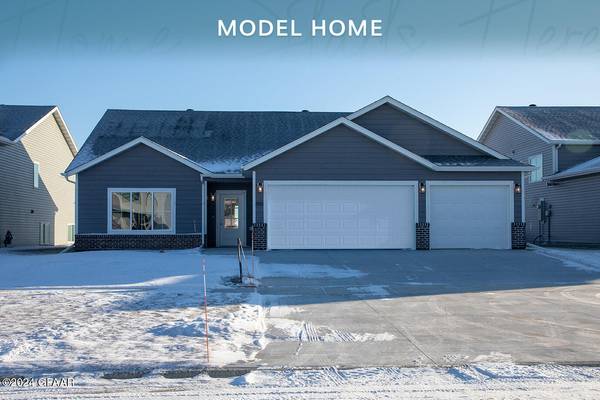 5921 LOU ANN ST, Grand Forks, ND 58201