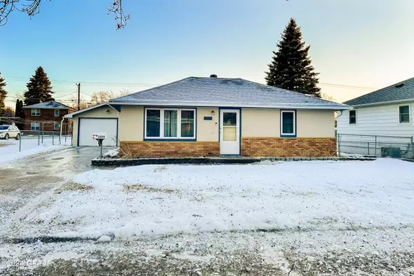 2209 10TH AVE N, Grand Forks, ND 58203