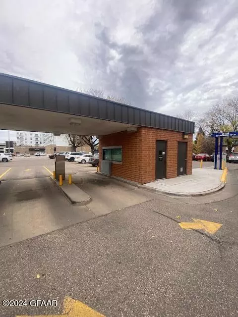 Grand Forks, ND 58201,600 DEMERS AVE DRIVE THRU