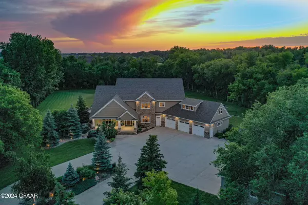 3334 S 69TH ST, Grand Forks, ND 58203