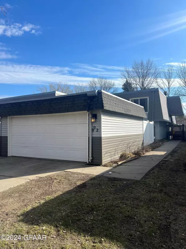 902 N 39TH STREET, Grand Forks, ND 58203