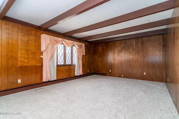 Grand Forks, ND 58203,923 N 25TH ST