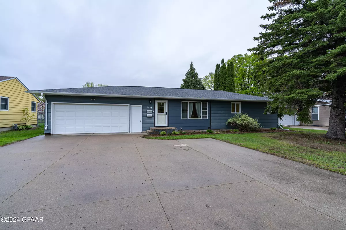 East Grand Forks, MN 56721,1728 RIVER RD NW
