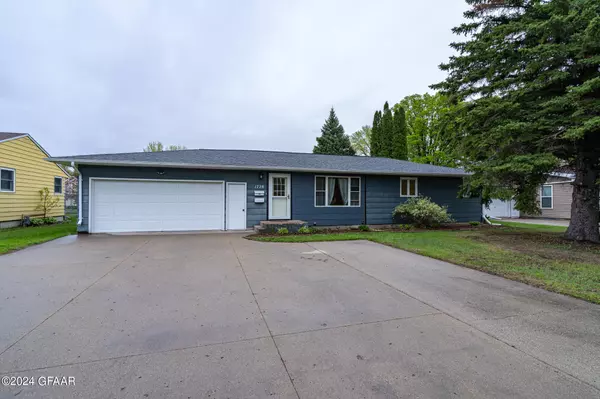 1728 RIVER RD NW, East Grand Forks, MN 56721