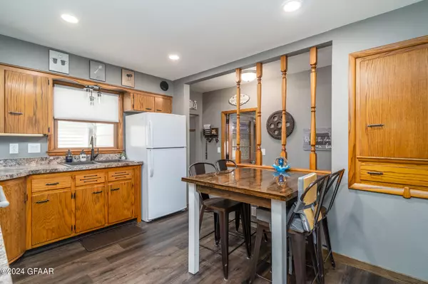 Grand Forks, ND 58201,924 10TH AVE S