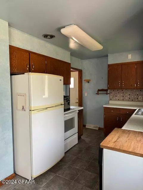 Grand Forks, ND 58203,1823 10TH AVE N