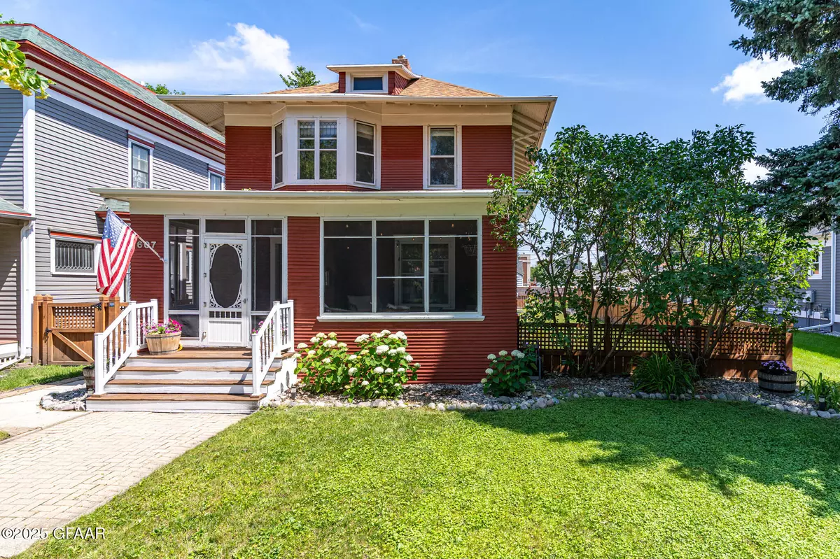 Grand Forks, ND 58201,607 5TH ST S