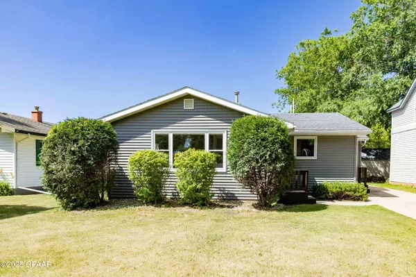 205 N 6TH ST, Warren, MN 56762