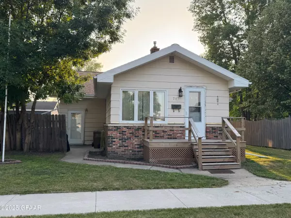 East Grand Forks, MN 56721,717 3RD AVE NE