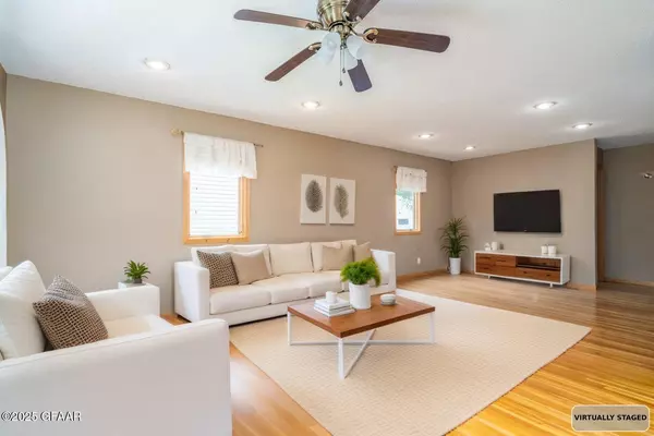 Grand Forks, ND 58203,1802 9TH AVE N