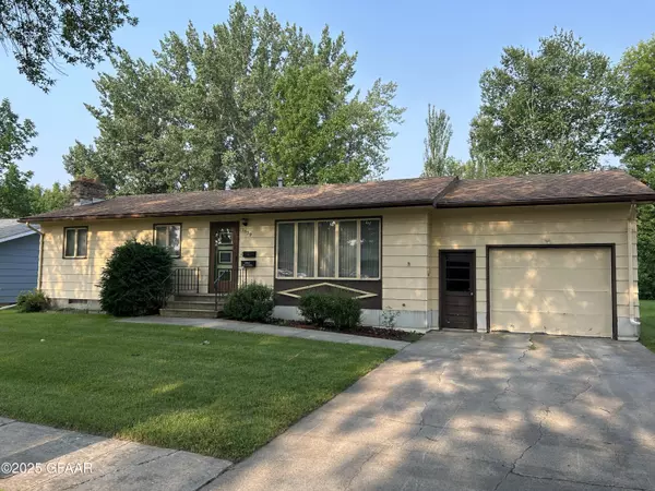 1539 KITTSON AVE, Grafton, ND 58237