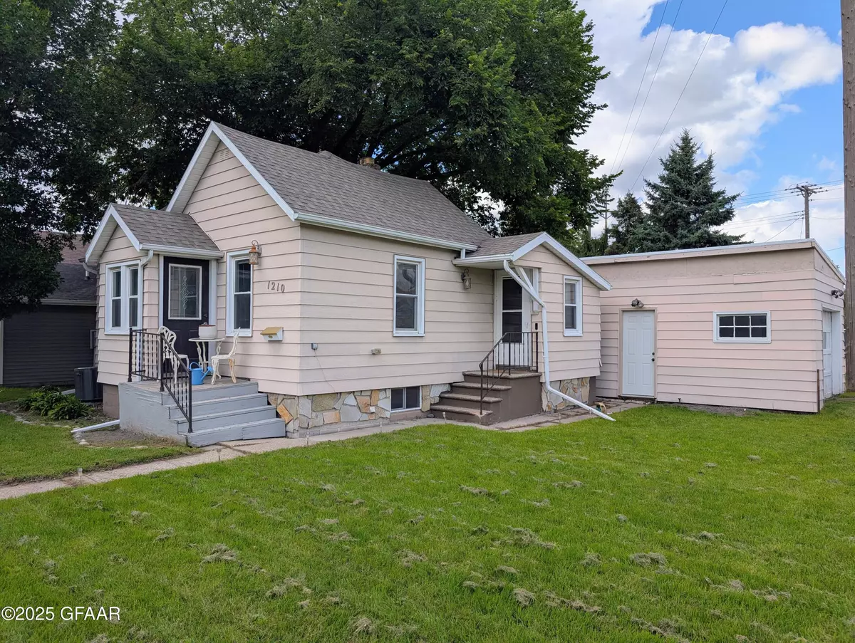 Grand Forks, ND 58203,1210 7TH AVE N