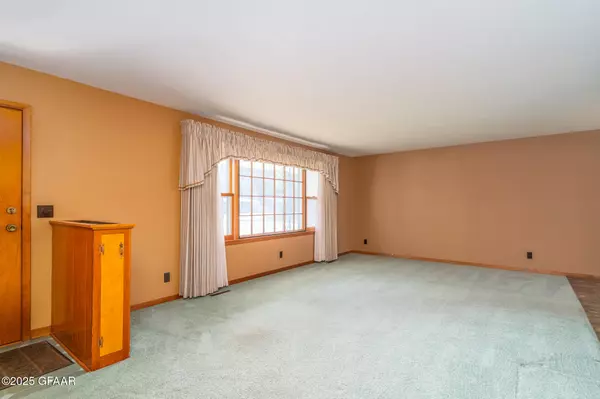 East Grand Forks, MN 56721,1801 RIVER- RD NW