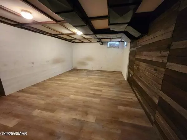 Grand Forks, ND 58201,1517 COTTONWOOD ST