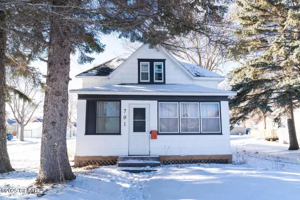 701 5TH ST N, Grand Forks, ND 58203