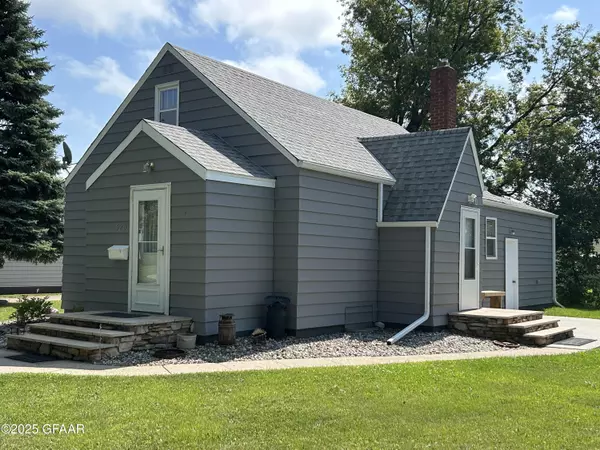 520 E 5TH ST, Grafton, ND 58237