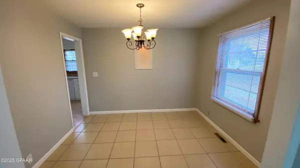 Grand Forks, ND 58203,525 25TH ST N