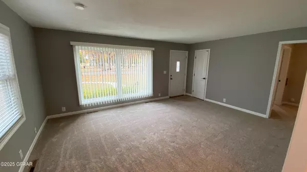 Grand Forks, ND 58203,525 25TH ST N