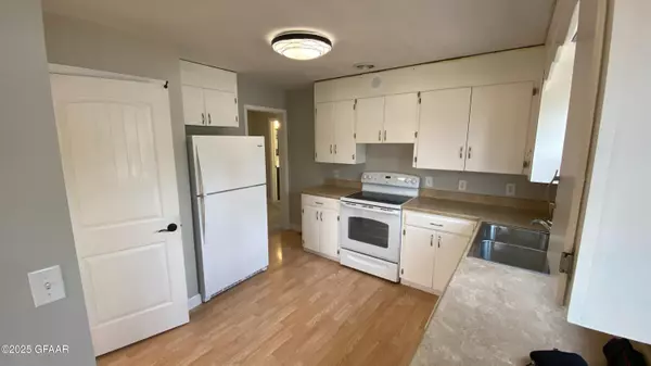 Grand Forks, ND 58203,525 25TH ST N