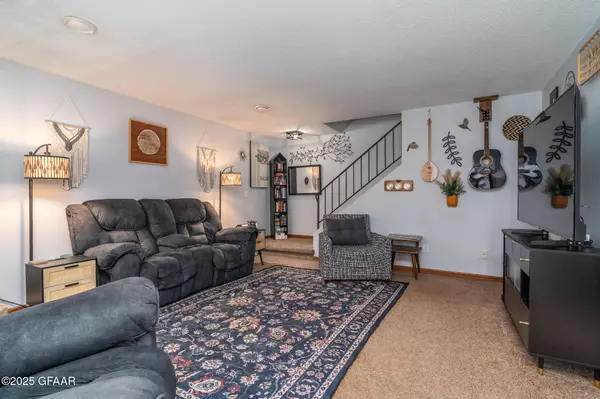 Grand Forks, ND 58201,2542 26TH AVE S