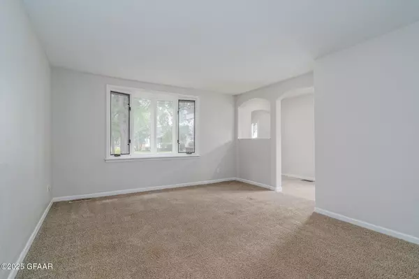 Grand Forks, ND 58201,1006 WALNUT ST