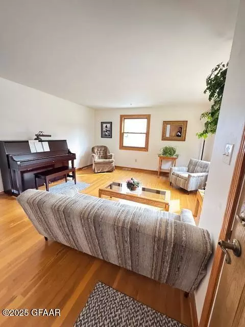 Grand Forks, ND 58201,902 CAMPBELL DR