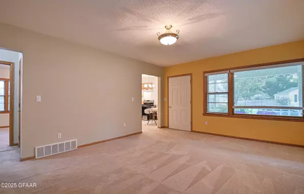 Grand Forks, ND 58201,1518 WALNUT ST